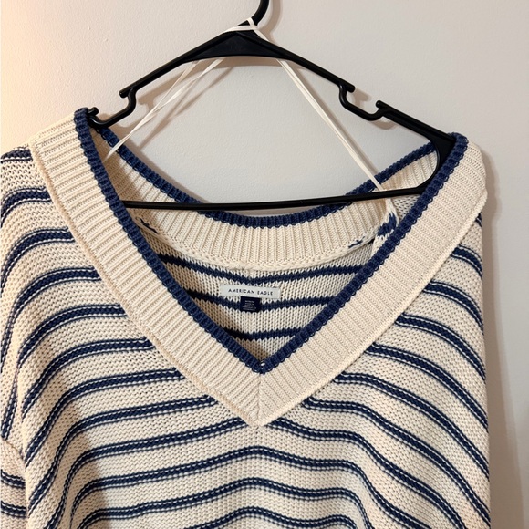 American Eagle Outfitters Navy and Cream V-Neck Sweater - Picture 5 of 6